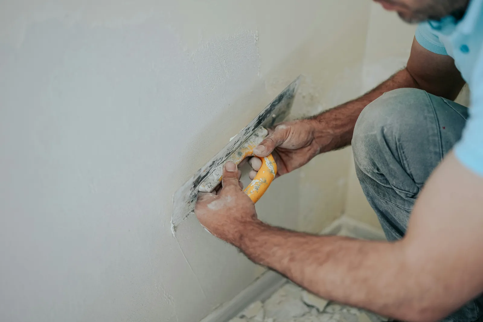 Renderer applying through-coloured render to a house exterior